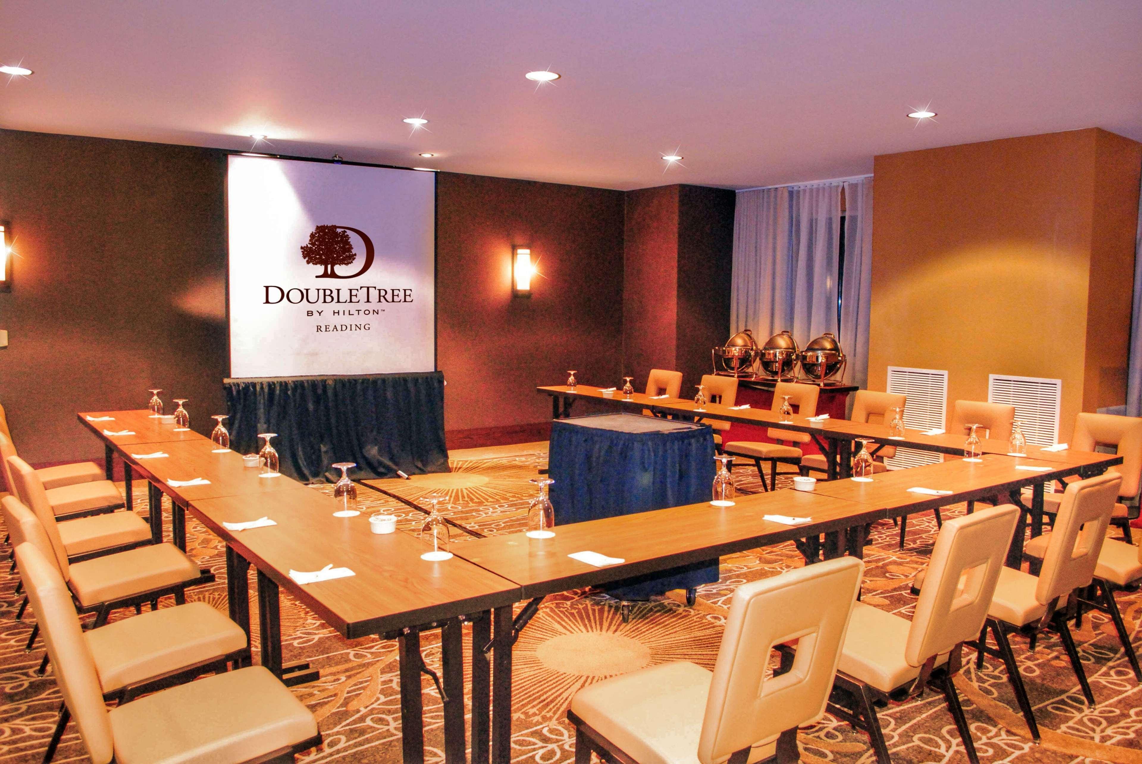 Doubletree By Hilton Hotel Reading Esterno foto